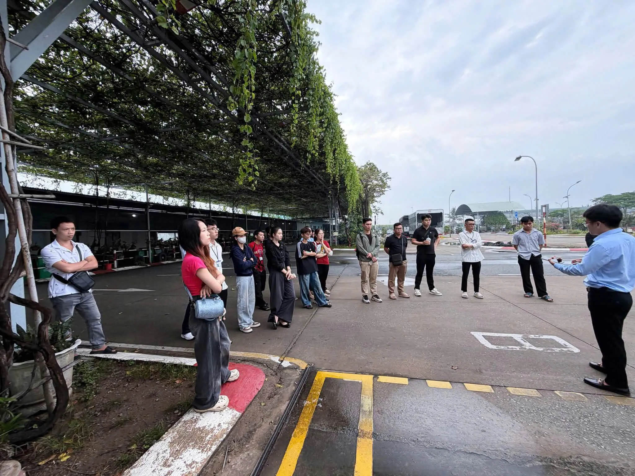 Sân tập lái xe